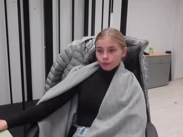 girl
        abby_laker cam image #5195971