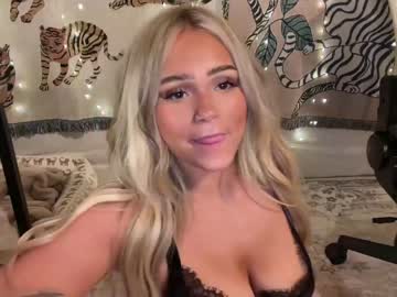 girl
        ari_02 cam image #2492119
