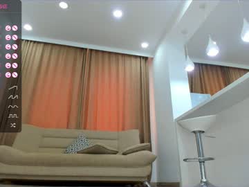 girl
        lo_vely_su cam image #2276340