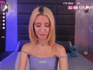 girl
        dreamy_kira cam image #5008478