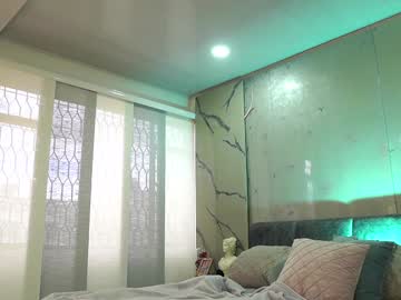 girl
        nina_mon cam image #5369406