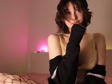 girl
        sae__ cam image #1342945