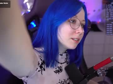 girl
        blue_mooncat cam image #5312287
