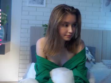 girl
        maureenhaith cam image #4444410