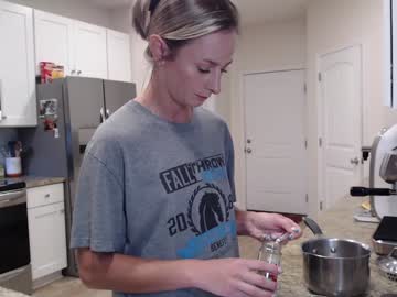 girl
        holihurricane cam image #6838180