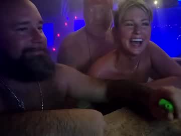 couple
        bahrcamper cam image #718344