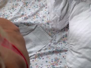 girl
        littlegreekflower cam image #3036520