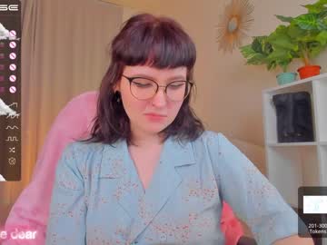 girl
        amelie_polians cam image #833717