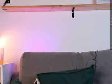 girl
        dallystef cam image #1910988