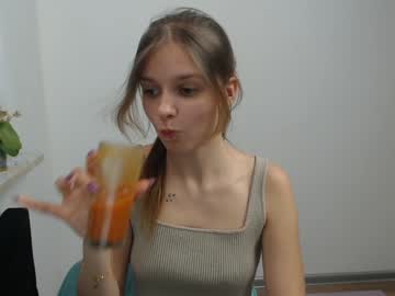 girl
        vivien_slender cam image #4555760
