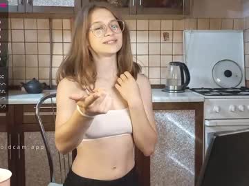 girl
        mekyy_no_neko cam image #2142000