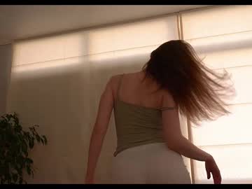 girl
        mona_elisa cam image #6244349