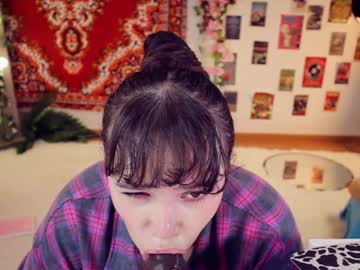 girl
        chery_lady22 cam image #6788236