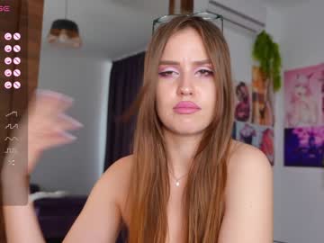 girl
        fazeyj cam image #4231179