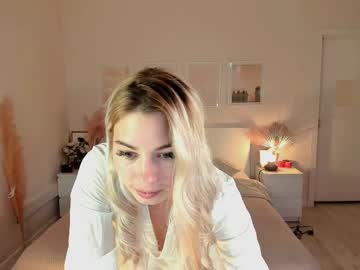 girl
        lil_aileen cam image #2321866