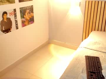 girl
        little_effy18 cam image #652506