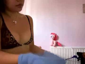 girl
        alicekttn cam image #4649772