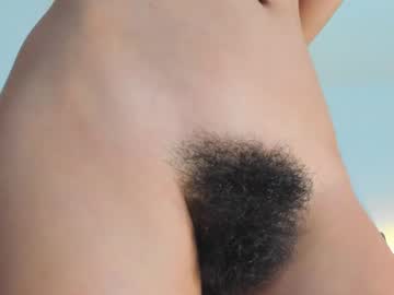 girl
        bush_woman cam image #5183383