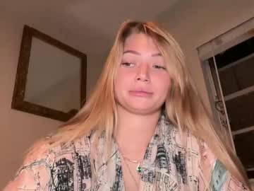 girl
        clairethompsonn cam image #5975346