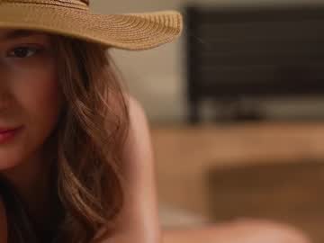 girl
        villanelle_l cam image #6115188