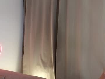 girl
        dolly_kitt cam image #5211742