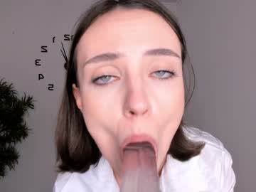 girl
        lauratanguy cam image #5356670