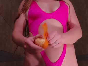 girl
        chroniclove cam image #6442299