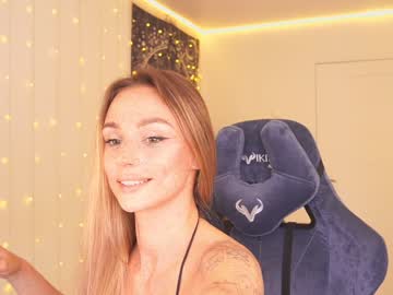 girl
        artease cam image #1955435