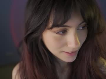 girl
        greeny_mat cam image #6872030