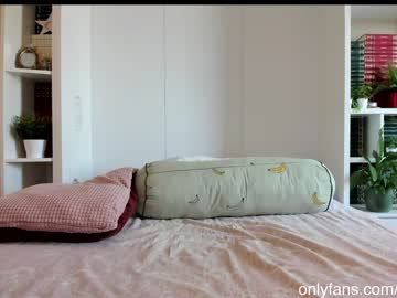 girl
        mis_eva cam image #2349757