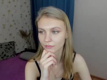 girl
        phoebepaw cam image #3506672