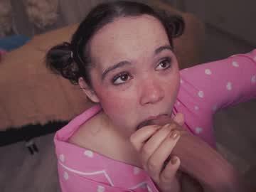 girl
        chery_lady22 cam image #840249