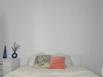 girl
        violetta_finch cam image #4217453