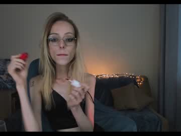 girl
        amber_quell_here cam image #2358270
