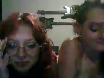 couple
        twoprettybestfriends cam image #1996426