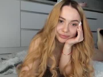 girl
        meryfoxxx cam image #390050