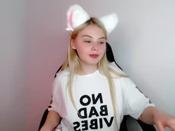 girl
        shy_blondiee cam image #845330