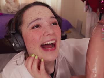 girl
        chery_lady22 cam image #1235349
