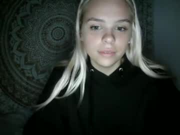 girl
        cindyloulou1 cam image #3071854