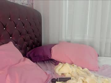 girl
        angelina_new cam image #2973294