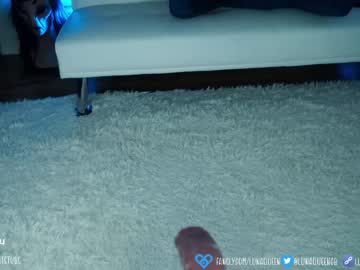 girl
        lunaqueeeen cam image #2634210
