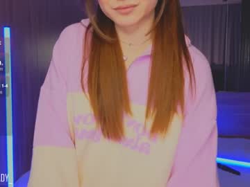 girl
        yes_ready cam image #4500576