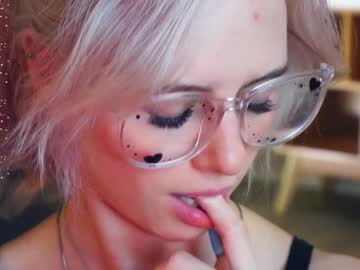 girl
        audreycarvin cam image #4901388