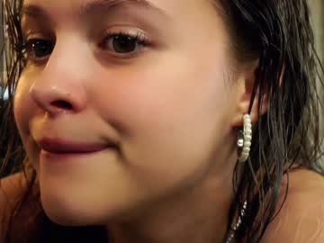 girl
        a_whole_eternity cam image #4069719