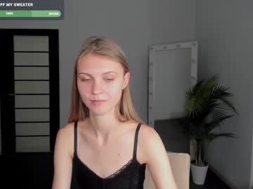 girl
        phoebepaw cam image #5445124