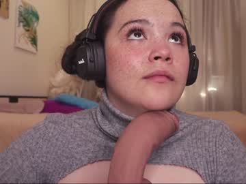 girl
        chery_lady22 cam image #1795935
