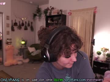 girl
        evelynpiers cam image #1292592