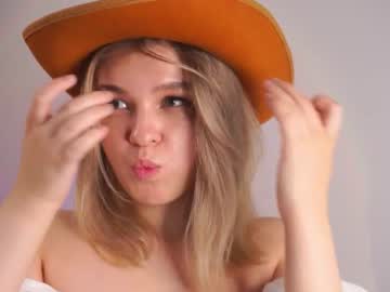 girl
        aryanalarsen cam image #2207276