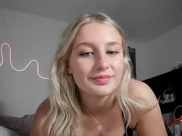girl
        loveepeytonnn cam image #2741391