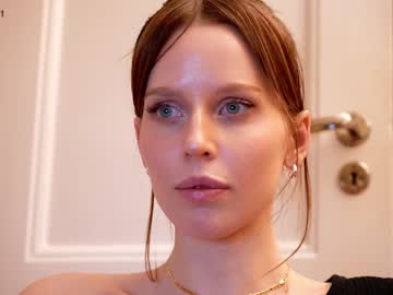 girl
        ellaa91 cam image #463769